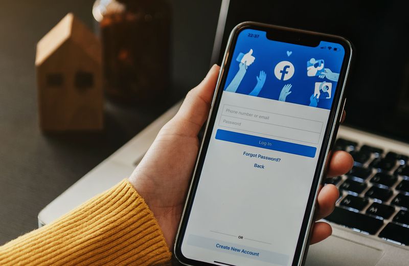 Płatny Facebook - jak zmiany wpłyną na rynek reklam? Czy reklamodawcy mają się czego obawiać?